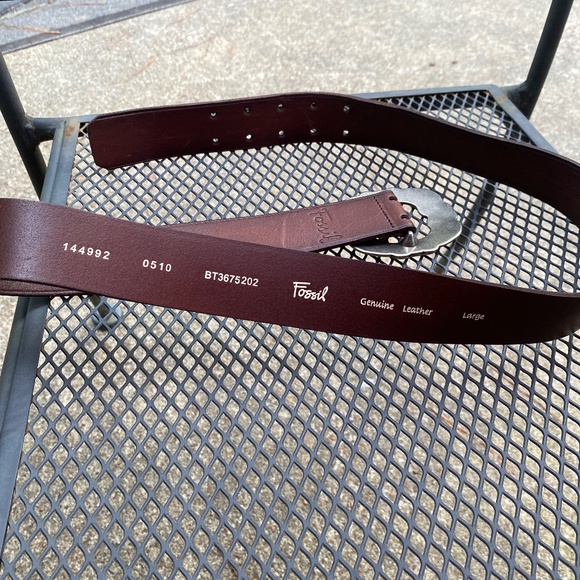 Dark Brown Leather Fossil Belt Sz L( fits like a 8/10) - Picture 2 of 3